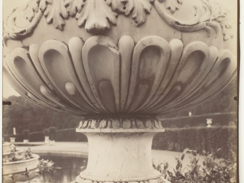 Jean-Eugène-Auguste Atget, Versailles, Vase, 1906